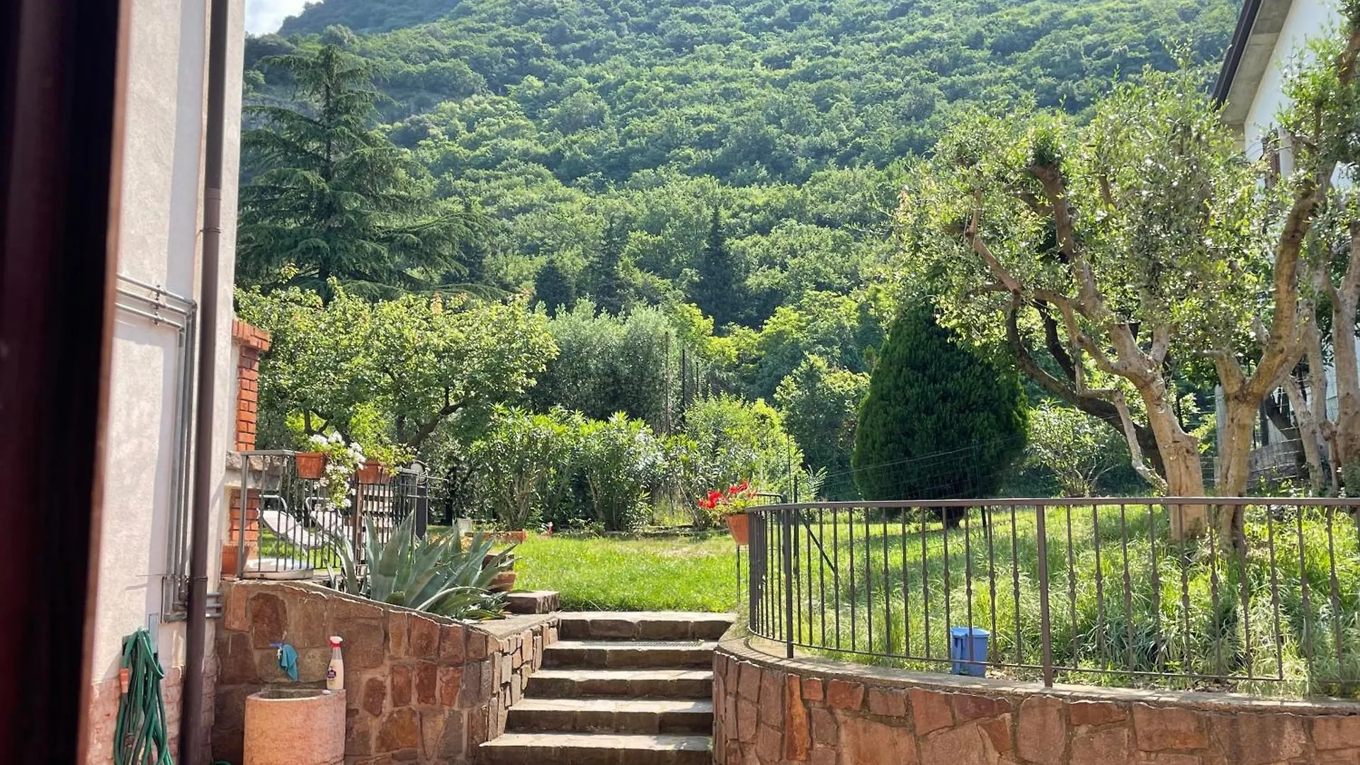 Апартаменты The Window On The Valdadige Sport And Nature Cercino